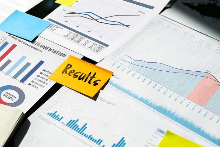 Data Management Perfomance Graph Concept